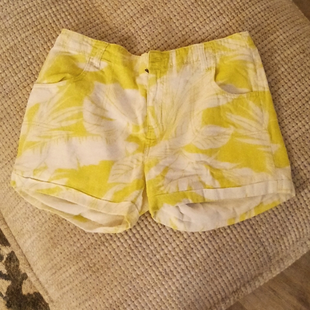 Old Navy outside shorts